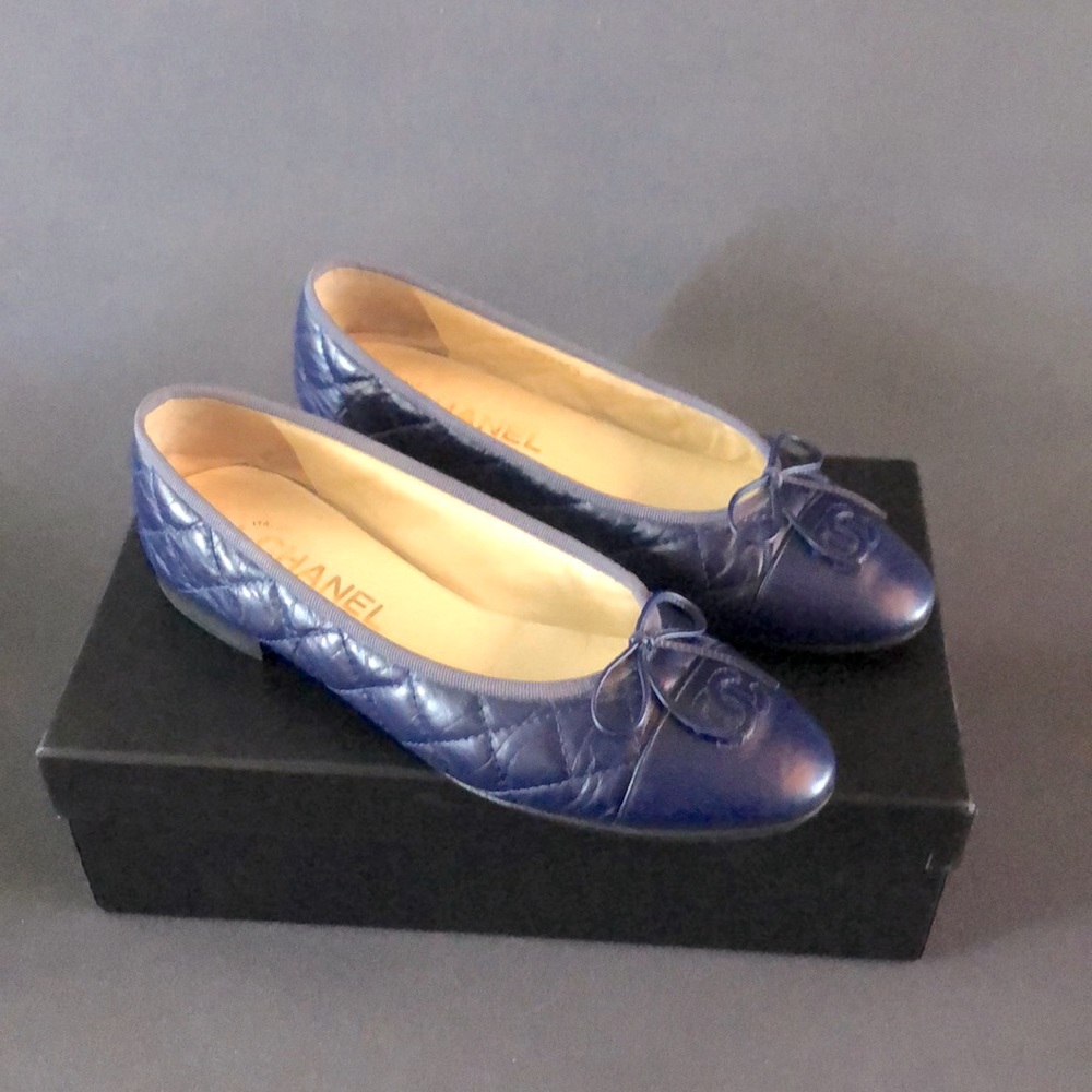 CHANEL Navy Quilted Aged Calfskin Ballerina SZ 7.5